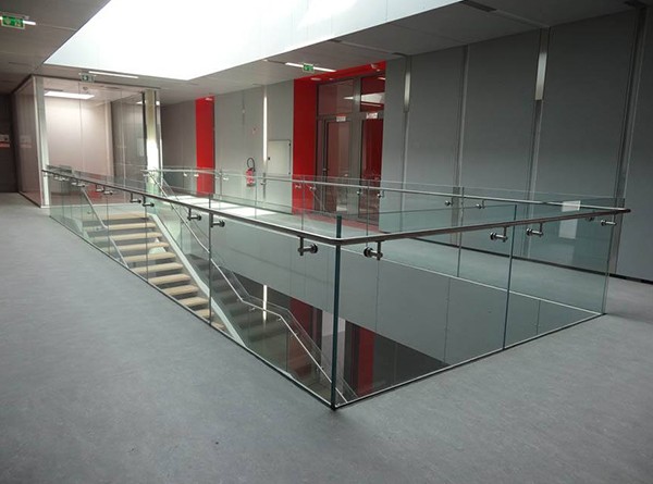 商場圍欄夾膠玻璃