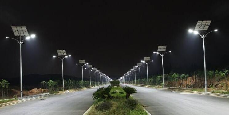 如何提高太陽能路燈在雨天的使用率？